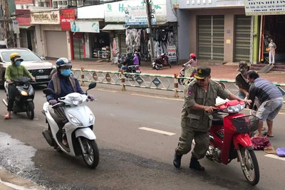 Pleiku: Va chạm giữa xe ô tô và xe máy, 1 người bị thương