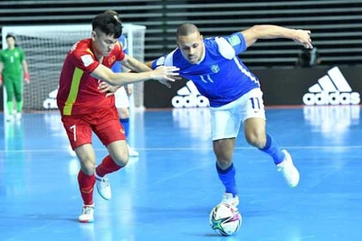 Highlights futsal Việt Nam 1-9 Brazil: Đình Hùng ghi bàn