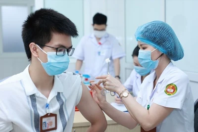 "Vaccine thông hành" là chìa khóa để TPHCM nới lỏng sau 6.9