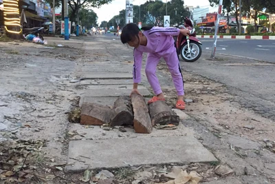 Pleiku: Nắp cống bị vỡ gây nguy hiểm cho người đi đường