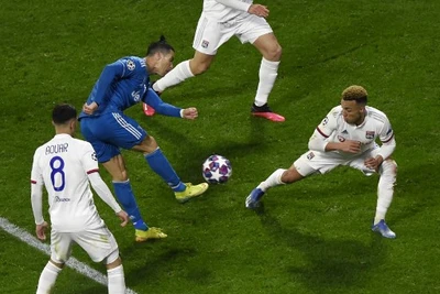 Kết quả bóng đá Champions League Lyon 1-0 Juventus: 'Bắt chết' Ronaldo, Bà đầm già bại trận