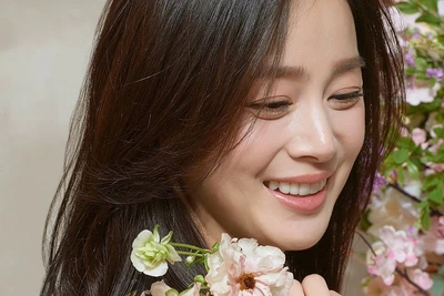 Nụ cười nữ thần của Kim Tae Hee được ví như 'mùa xuân đến'