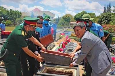 Gia Lai: An táng 12 hài cốt liệt sĩ