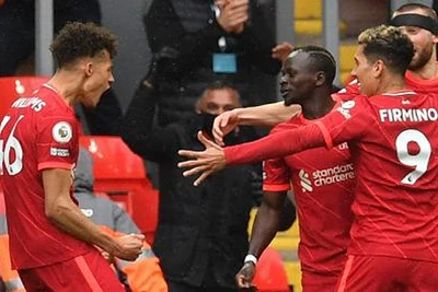 Liverpool xứng đáng, còn Chelsea may mắn ở lại tốp 4