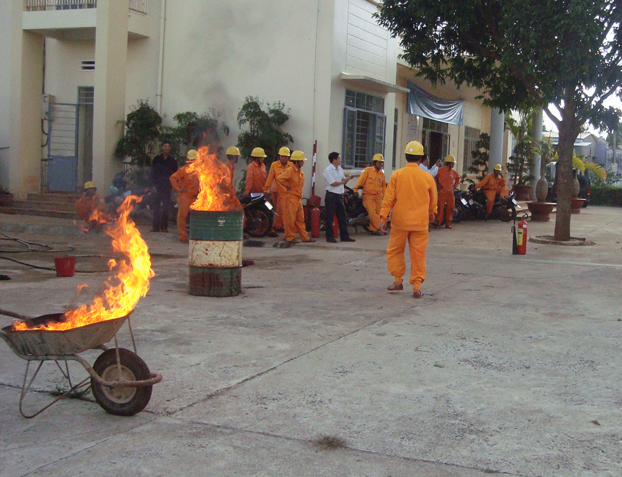 Điện lực Chư Pah:Điểm sáng trong phong trào "Xanh-sạch-đẹp và bảo đảm an toàn-vệ sinh lao động"