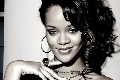 Rihanna tái xuất với loạt dự án lớn sau 7 năm vắng bóng