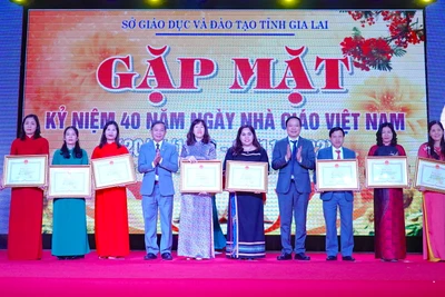 Gia Lai gặp mặt kỷ niệm 40 năm Ngày Nhà giáo Việt Nam