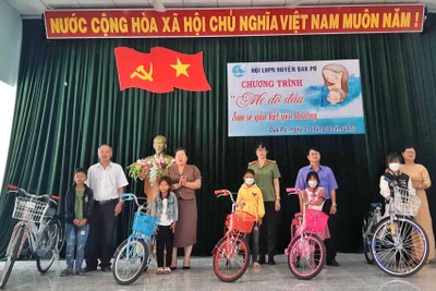 Chương trình "Mẹ đỡ đầu": Nối vòng tay nhân ái