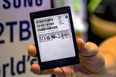 Ổ SSD đầu tiên thế giới đạt dung lượng siêu khủng 30 TB