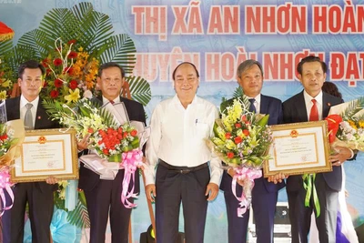 Thủ tướng trao quyết định đạt chuẩn nông thôn mới tại Bình Định