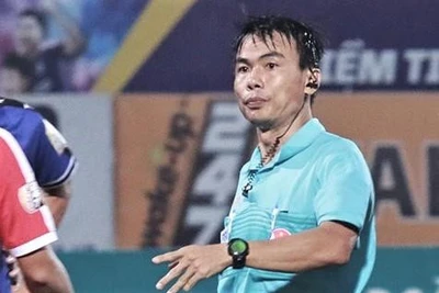 'Sai sót bẻ còi của trọng tài FIFA rất nghiêm trọng'