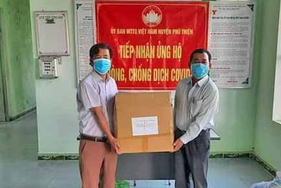 Phú Thiện tiếp nhận 100 triệu đồng, 10 ngàn khẩu trang ủng hộ phòng-chống dịch