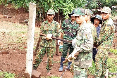 "Bà đỡ" của xã vùng biên Ia Púch