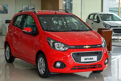 Chevrolet Spark LT giá 389 triệu đồng