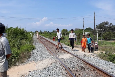 Đi đưa đám tang, bị tàu hỏa tông thiệt mạng