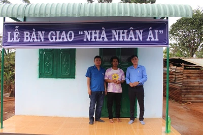 Thành Đoàn Pleiku bàn giao nhà nhân ái cho thanh niên có hoàn cảnh khó khăn