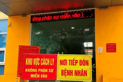 Đi trên chuyến bay có ca dương tính SARS-CoV-2, cô gái 23 tuổi bị cách ly 14 ngày