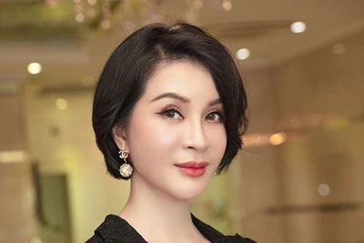 MC Thanh Mai khoe vòng eo 59cm ở tuổi U.50