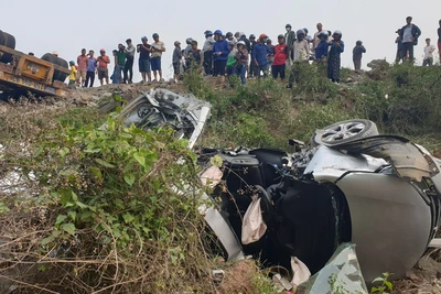 Kinh hoàng xe đầu kéo mất lái, lùa hàng loạt phương tiện khiến ít nhất 5 người bị thương