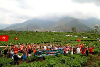 Vé máy bay tăng "chóng mặt" khách du lịch chuyển hướng tự lái xe khám phá cung đường Đông - Tây Bắc