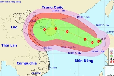 Bão giật cấp 16 tăng tốc vượt Hoàng Sa vào biển Đông