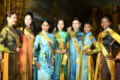 Người đẹp Miss Grand International 2017 sững sờ trước vẻ đẹp của động Thiên Đường