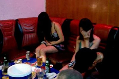 Nữ tiếp viên karaoke bị bạn trai bóp cổ đến chết