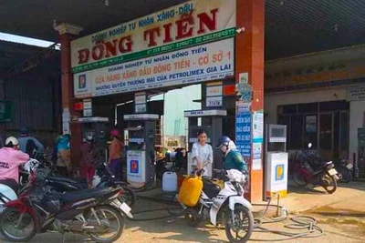 Cảnh báo nguy cơ cháy nổ khi người dân mua xăng tích trữ