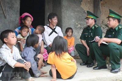 Người lính quân hàm xanh tạo dựng "thế trận lòng dân" nơi biên cương