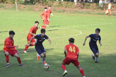 Tiền đạo Nguyễn Văn Anh tiếp tục "nổ súng", HA.GL thắng Công an nhân dân 2-0