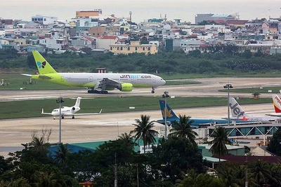 Lại nóng chuyện di dời sân bay Đà Nẵng