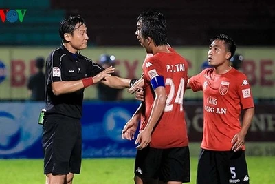 Quyết đưa V-League 2018 về đích an toàn, VPF thuê trọng tài ngoại