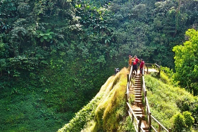 Không có biển, Lào vẫn quyến rũ du khách bởi những dòng sông, thác nước