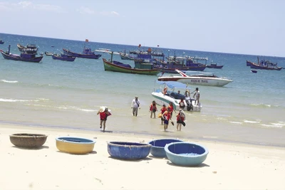 Làng chài nghèo "lên đời" nhờ du lịch