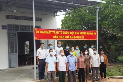 Krông Pa: Trao nhà "Đại đoàn kết" cho hộ nghèo