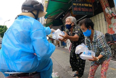 Chăm lo chu đáo, tận tình