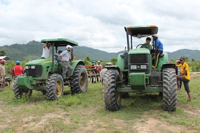 Cơ giới hóa để phát triển vùng nguyên liệu