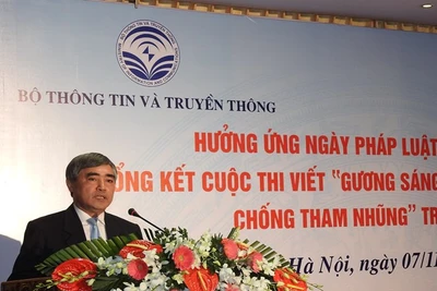 Trao giải cuộc thi viết "Gương sáng trong đấu tranh phòng chống tham nhũng"