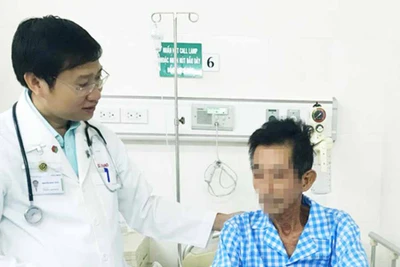 Ăn khó tiêu, đi cấp cứu phát hiện ruột suýt vỡ