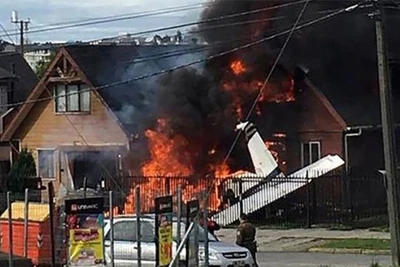 Chile: Máy bay hạng nhẹ rơi trúng nhà dân, 6 người chết