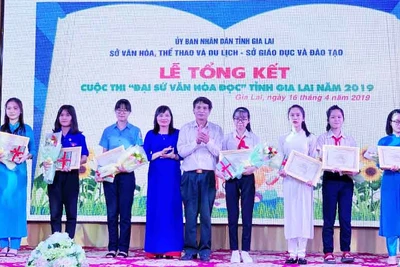 Gia Lai: Trao giải thưởng "Đại sứ văn hóa đọc"