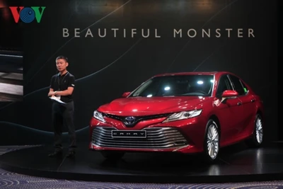 Toyota Camry 2019 chốt giá từ 1,029 tỷ đồng tại Việt Nam