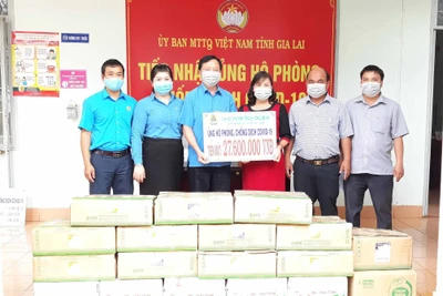 Liên đoàn Lao động Gia Lai: Ủng hộ 27,6 triệu đồng và thực phẩm phòng-chống dịch Covid-19