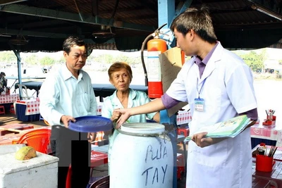 Tăng cường lấy mẫu xét nghiệm để phát hiện sớm nhiễm virus Zika