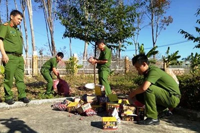 Kon Tum: Tiêu hủy 200 kg pháo