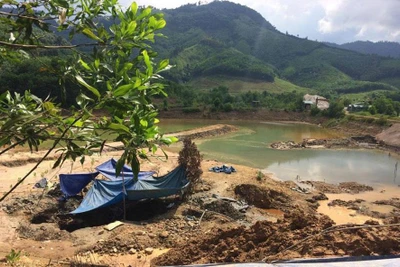 Vô chủ ở mỏ vàng lớn nhất Đông Nam Á - Kỳ cuối: Kẻ lấy vàng, người "ăn cám"