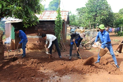 Khởi công công trình thanh niên nhà "Khăn quàng đỏ"