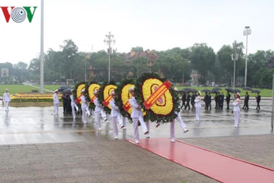 Lãnh đạo Đảng, Nhà nước vào Lăng viếng Chủ tịch Hồ Chí Minh