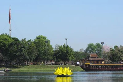 “Bảy hoa sen trên sông Hương là biểu tượng cho Đại lễ Phật đản của Thừa Thiên-Huế”