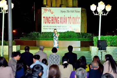 Đêm thơ Nguyên tiêu: "Tưng bừng xuân tổ quốc"